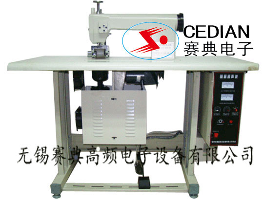 尿不濕成型機