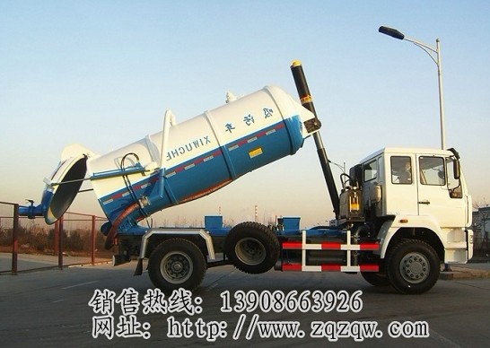 斯太爾后雙橋真空吸污車_高效多功能吸污車