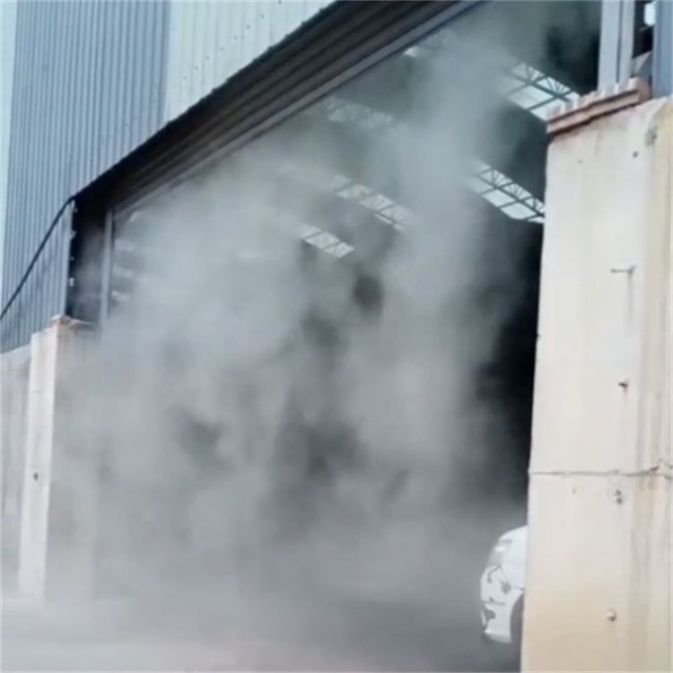 施工除塵噴霧工地用圍擋噴淋的介紹降塵水霧電動造霧機