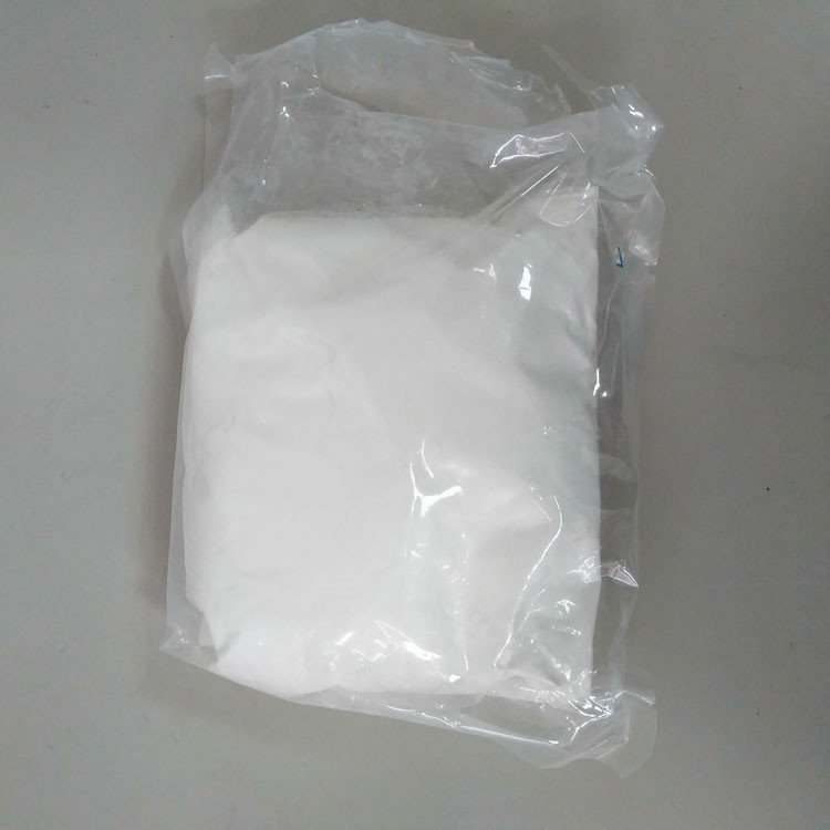 白色粉末氧化鑭用于制造催化劑，制光學玻璃、陶瓷電容器