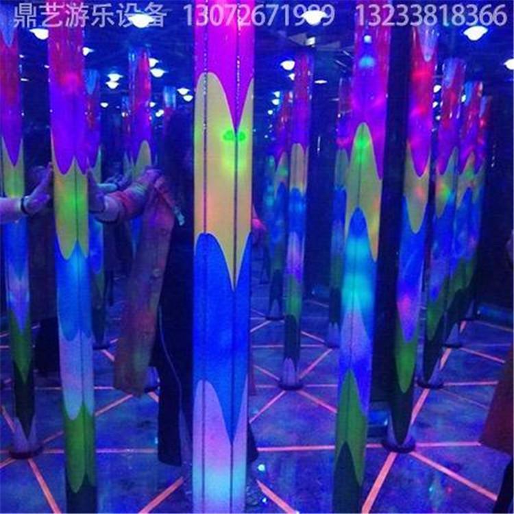 鼎藝游樂鏡面設(shè)備魔幻新鄉(xiāng)_鏡面萬丈深淵設(shè)備專業(yè)廠家
