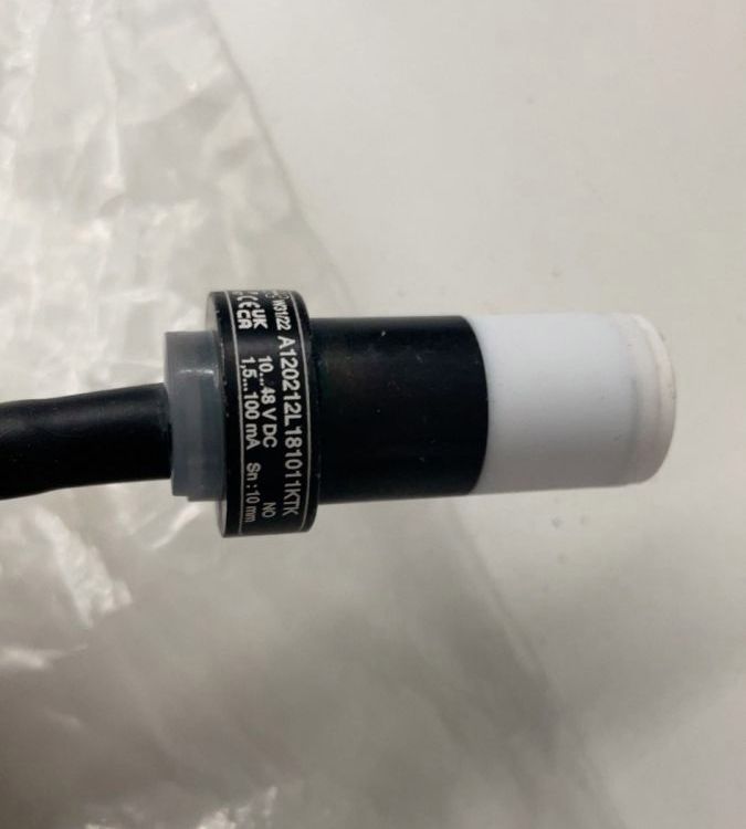SENSTRONIC（森特思）耐強(qiáng)磁接近開關(guān)M18A1263E00M180854C現(xiàn)貨