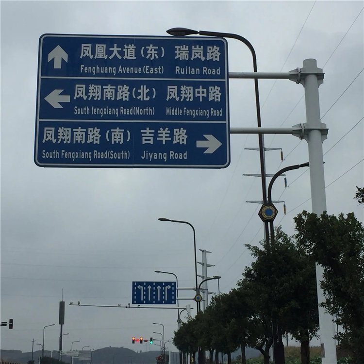 3F型指路標(biāo)志桿采用三橫梁鋼管支撐立柱符合圖紙?jiān)O(shè)計(jì)要求