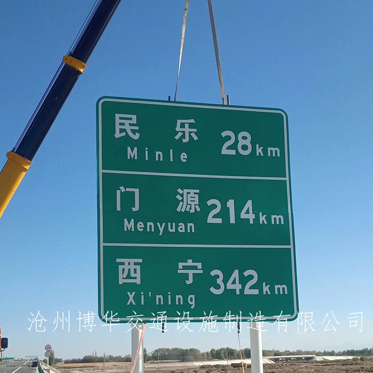 交通標志桿尺寸273懸臂月產量300套滿足工期需求