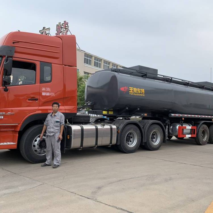 隨州特運牌32方普貨鋼襯塑罐車鋼襯PE防腐罐體污水處理劑罐車