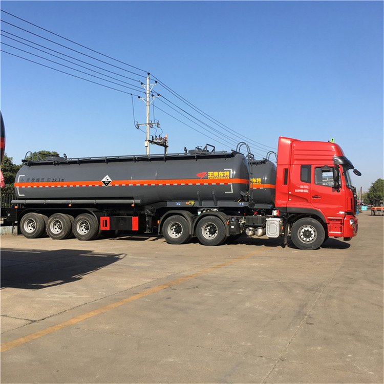 鋼襯塑半掛車玉柴東特29方30噸8類危險(xiǎn)品罐式運(yùn)輸車