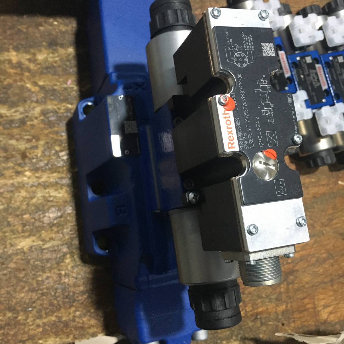 Rexroth力士樂(lè)減壓閥活塞桿帶動(dòng)機(jī)械裝置3DREPE6C-21\/25EG24K31