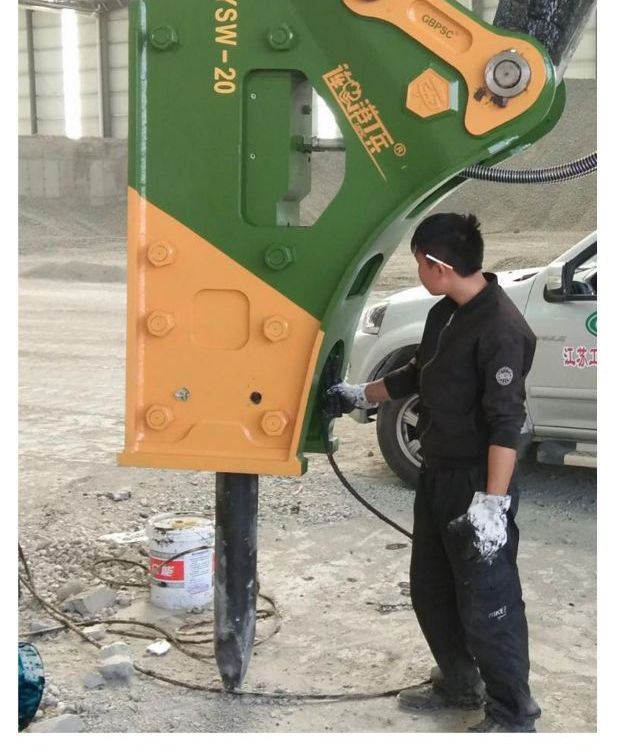 140工兵機械破碎錘YSW-20全新外殼角度設計全國各大地區(qū)均可發(fā)貨