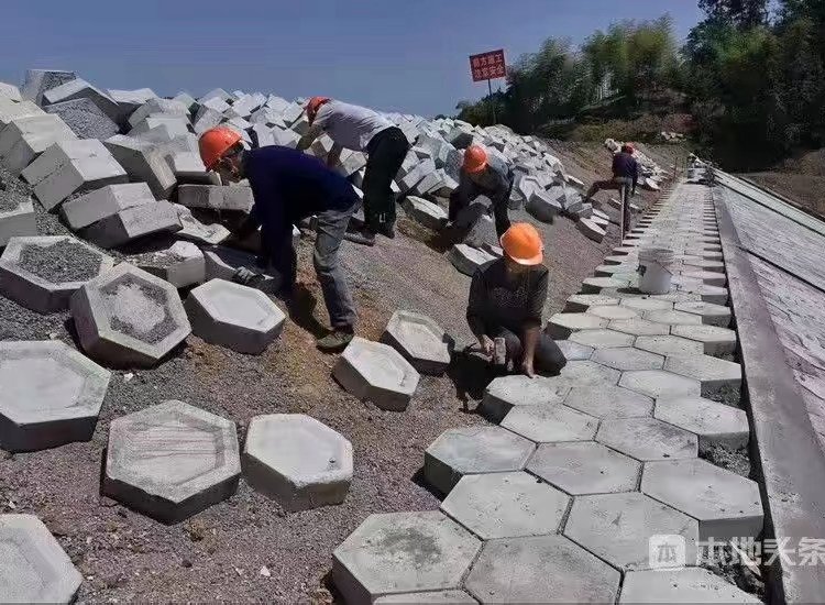 #生態(tài)框#護坡六角磚#方樁解決河道改造、美化工程