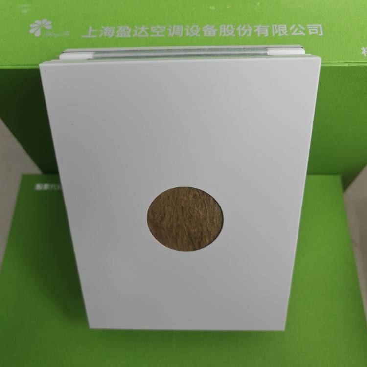 供應(yīng)彩鋼板隔墻工程材料機制板美觀、隔音、絕熱、保溫、抗震，防火性能優(yōu)良等特點