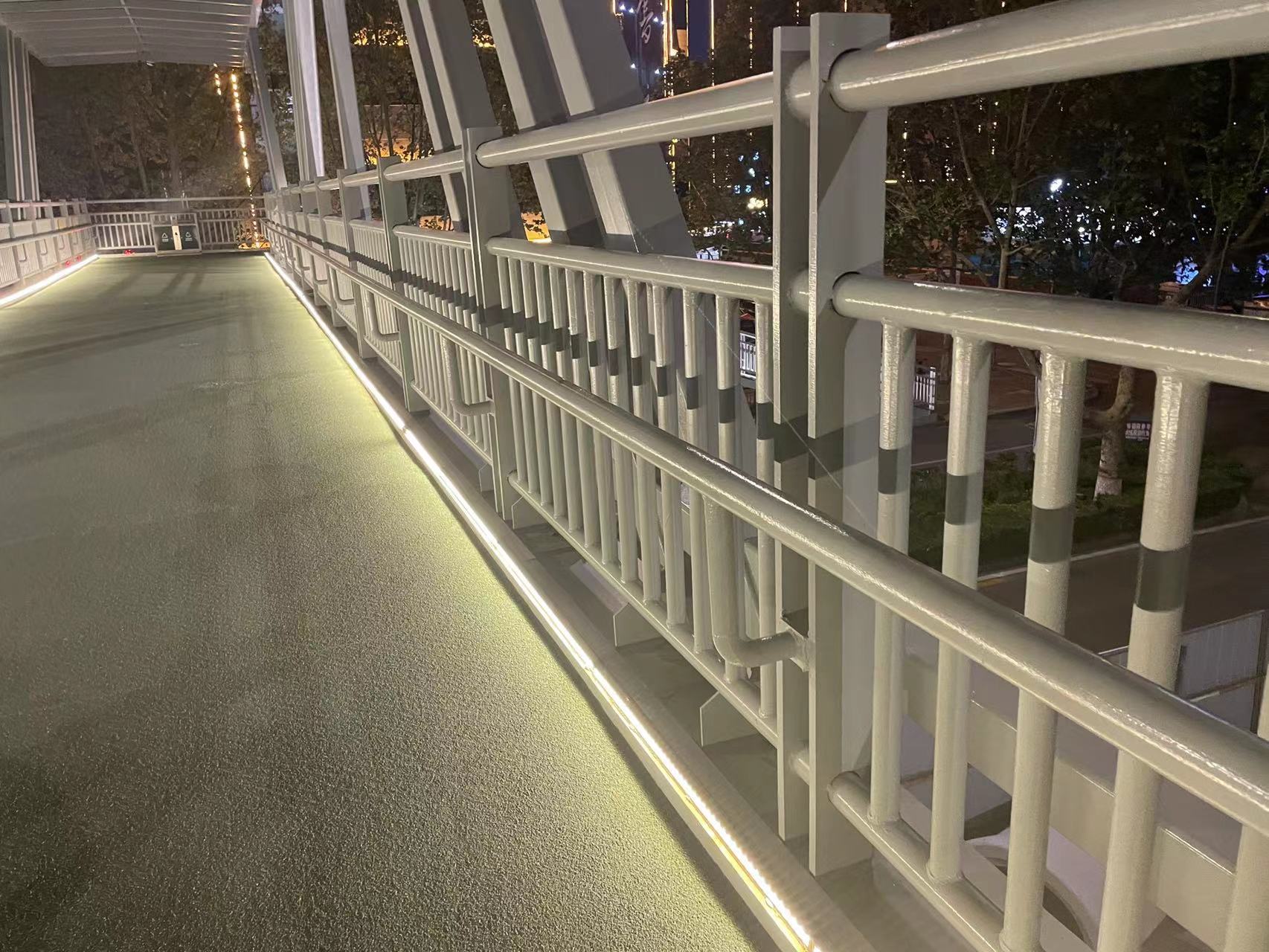 橋梁護(hù)欄高架橋天橋人行隔離欄桿高鐵站道路防撞欄可定制潤(rùn)達(dá)