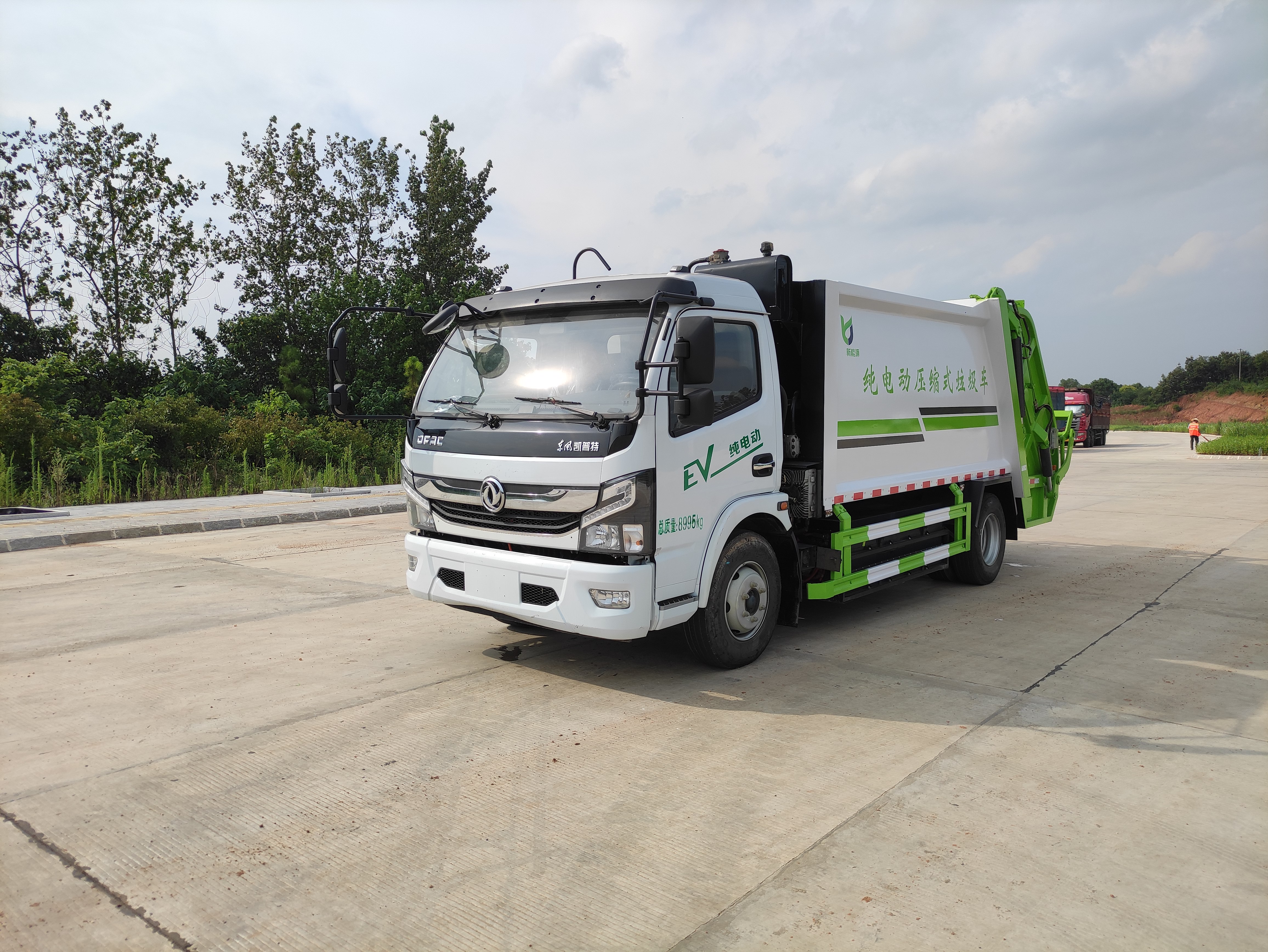 藍牌壓縮垃圾車東風8方9方新能源城市垃圾清運車廠家直售包上戶