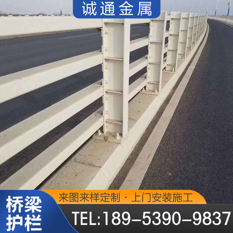河道防撞護欄耐風吹日曬廠家圖紙定做產(chǎn)品穩(wěn)固結(jié)實誠通