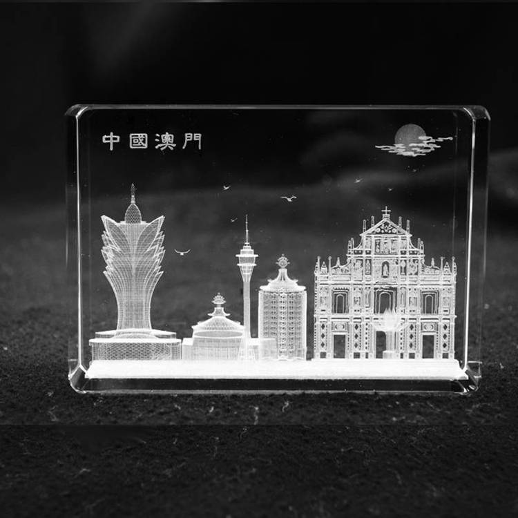 水晶雕刻紀(jì)念品定做機(jī)械模型內(nèi)雕擺件水晶紀(jì)念品生產(chǎn)廠商