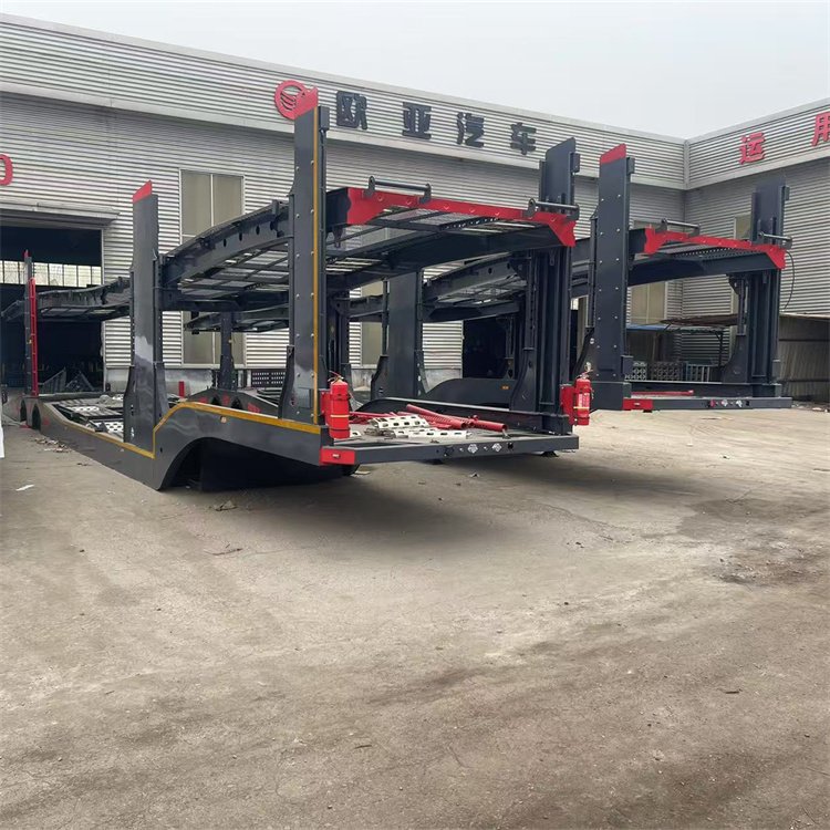 爬梯低平板半掛車渣土勾機板運輸車輕量化拖板車
