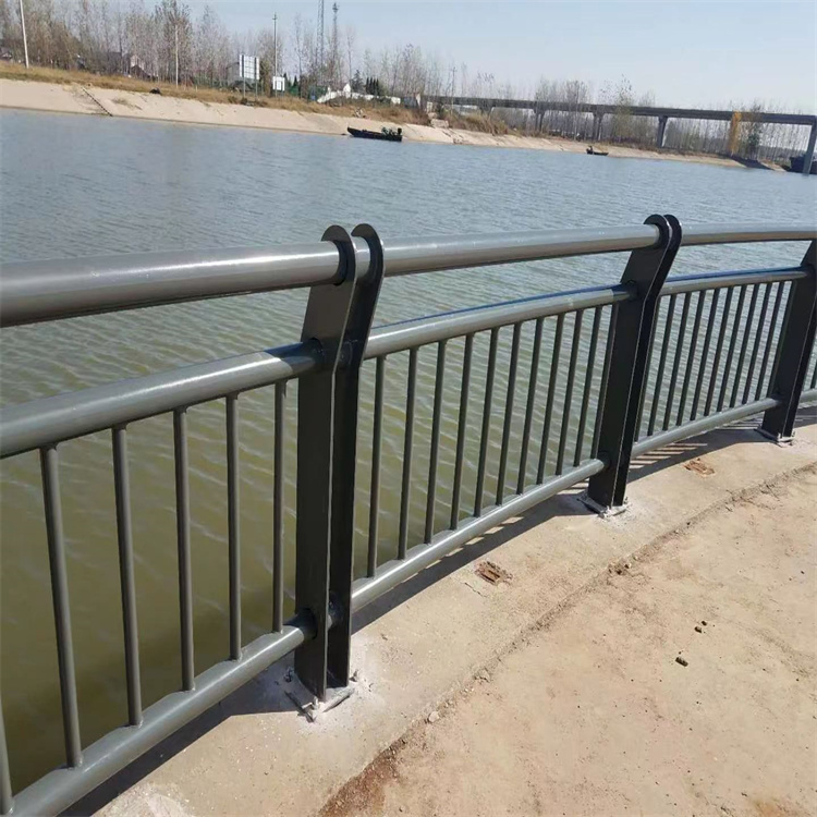 銷售燈光道路防撞欄桿橢圓管人行道防護欄氟碳漆噴涂高強度耐磨損