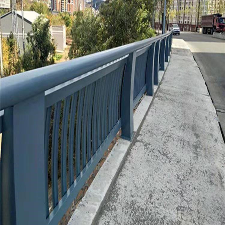 供應(yīng)燈光橋梁欄桿道路防撞護(hù)欄Q345碳鋼管照明防護(hù)欄