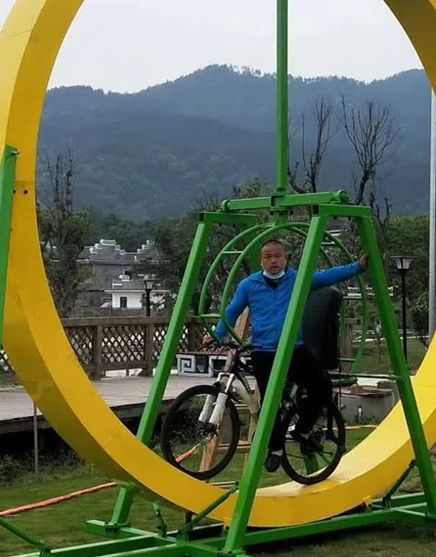 戶外網(wǎng)紅360度旋轉(zhuǎn)自行車景區(qū)雙環(huán)空中腳踏車無(wú)動(dòng)力游樂(lè)設(shè)備
