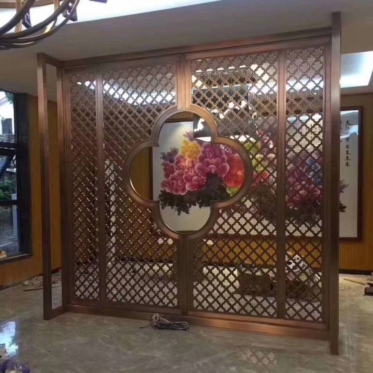 不銹鋼激光花屏風隔斷用在餐廳和客廳玄關(guān)位置